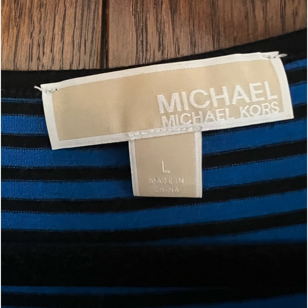Beautiful color blue shirt. Great condition. No smoking environment.